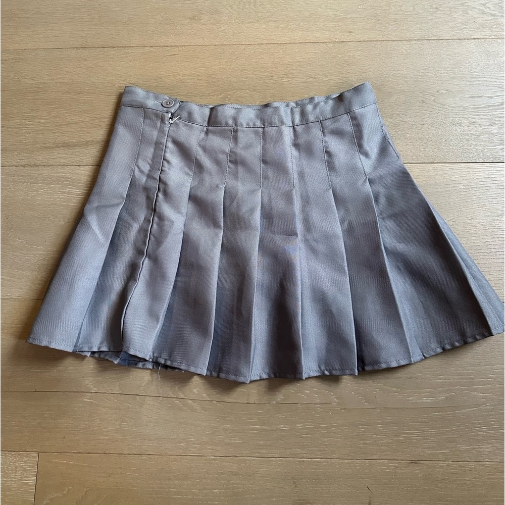 gray pleated skirt w/built in shorts
